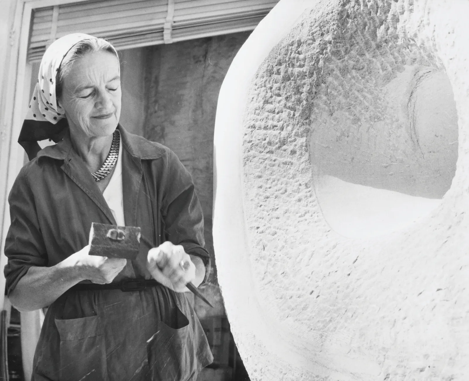 Barbara Hepworth, rok 1960. (Fot. Rosemary Mathews, dzięki uprzejmości Bowness)