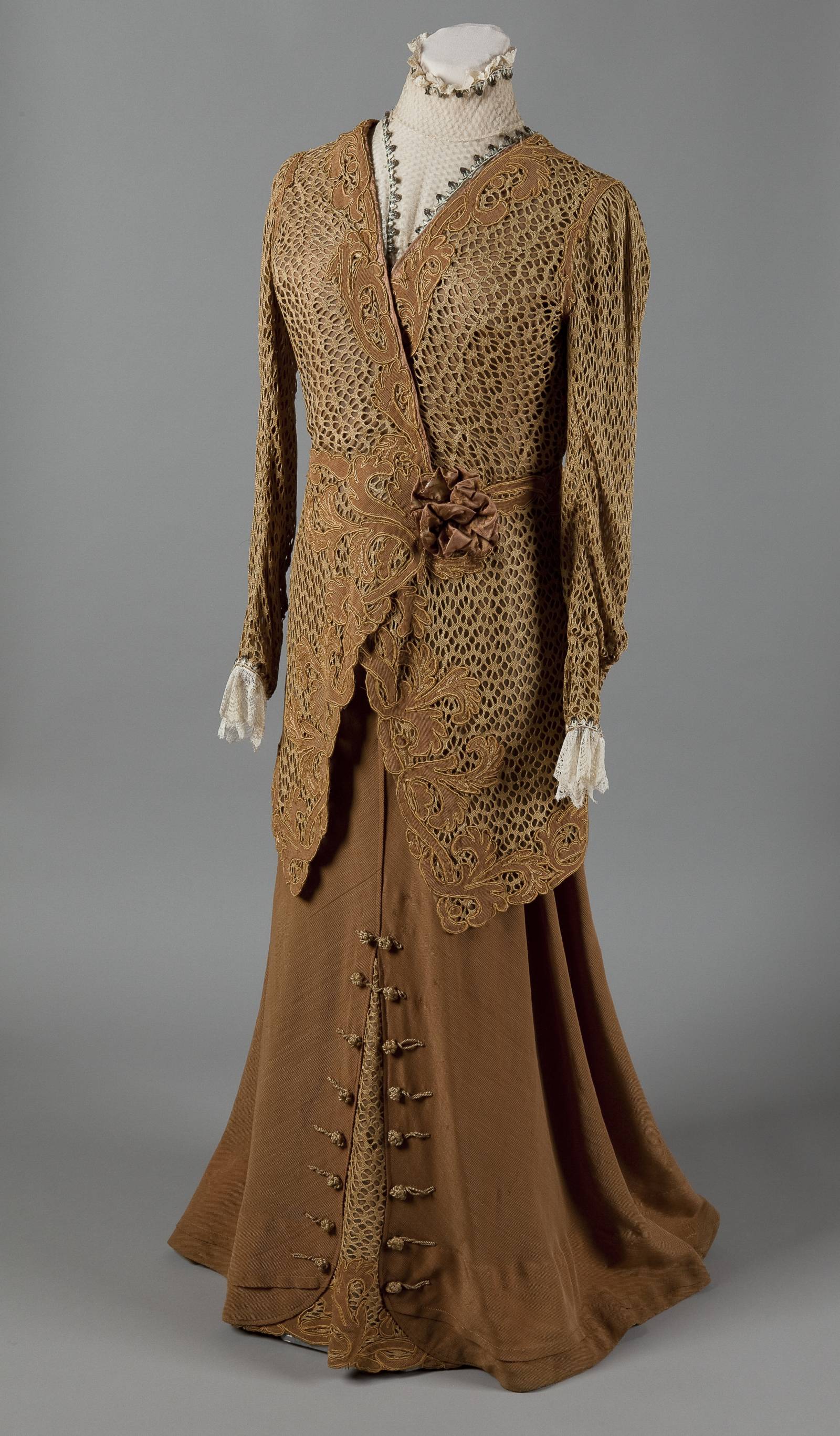 Suknia firmy „Amalia Stein”, Lwów, około 1908 r., z archiwum MNK (Fot. materiały prasowe)
