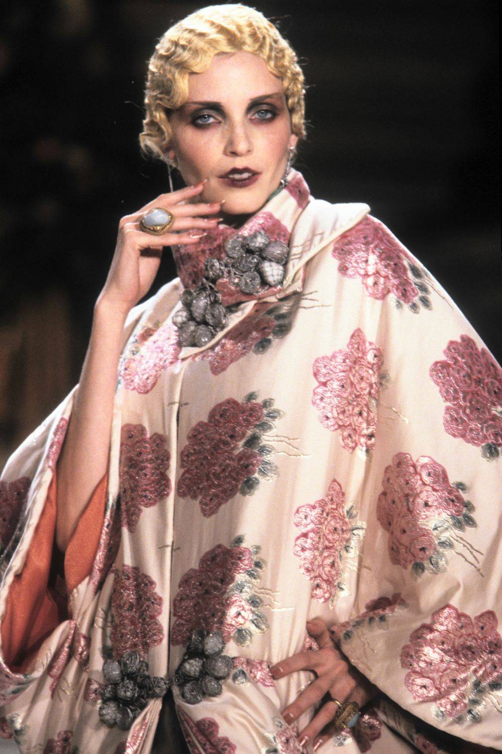 Nadja Auermann, Dior haute couture wiosna/lato 1998 (Fot. Guy Marineau)