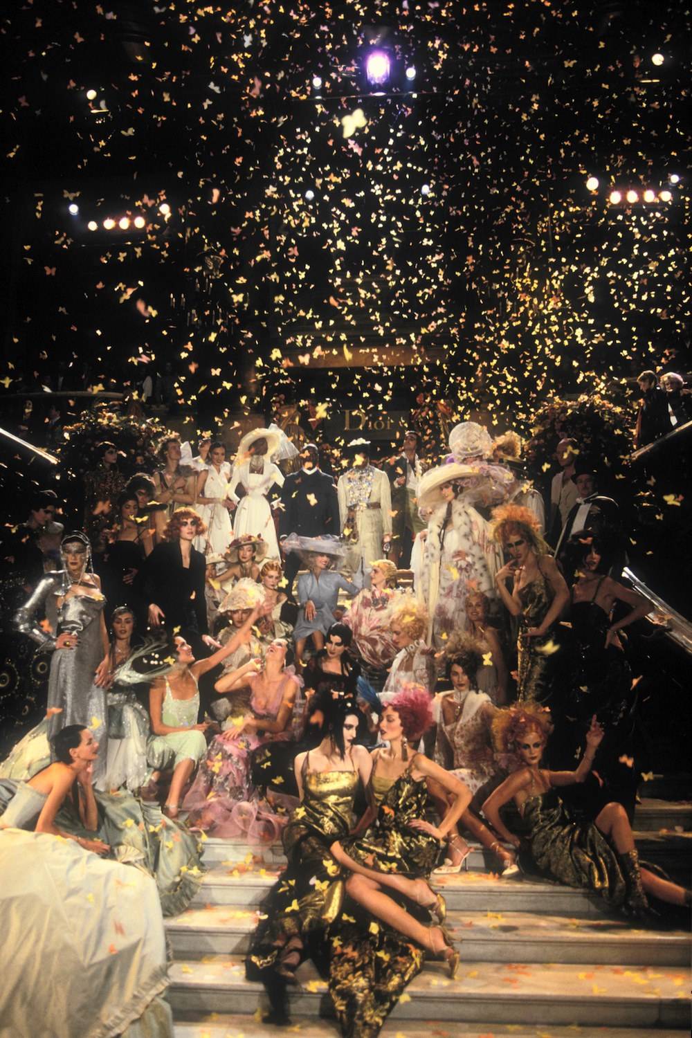 Finał pokazu  Dior haute couture wiosna/lato 1998 (Fot. Guy Marineau)