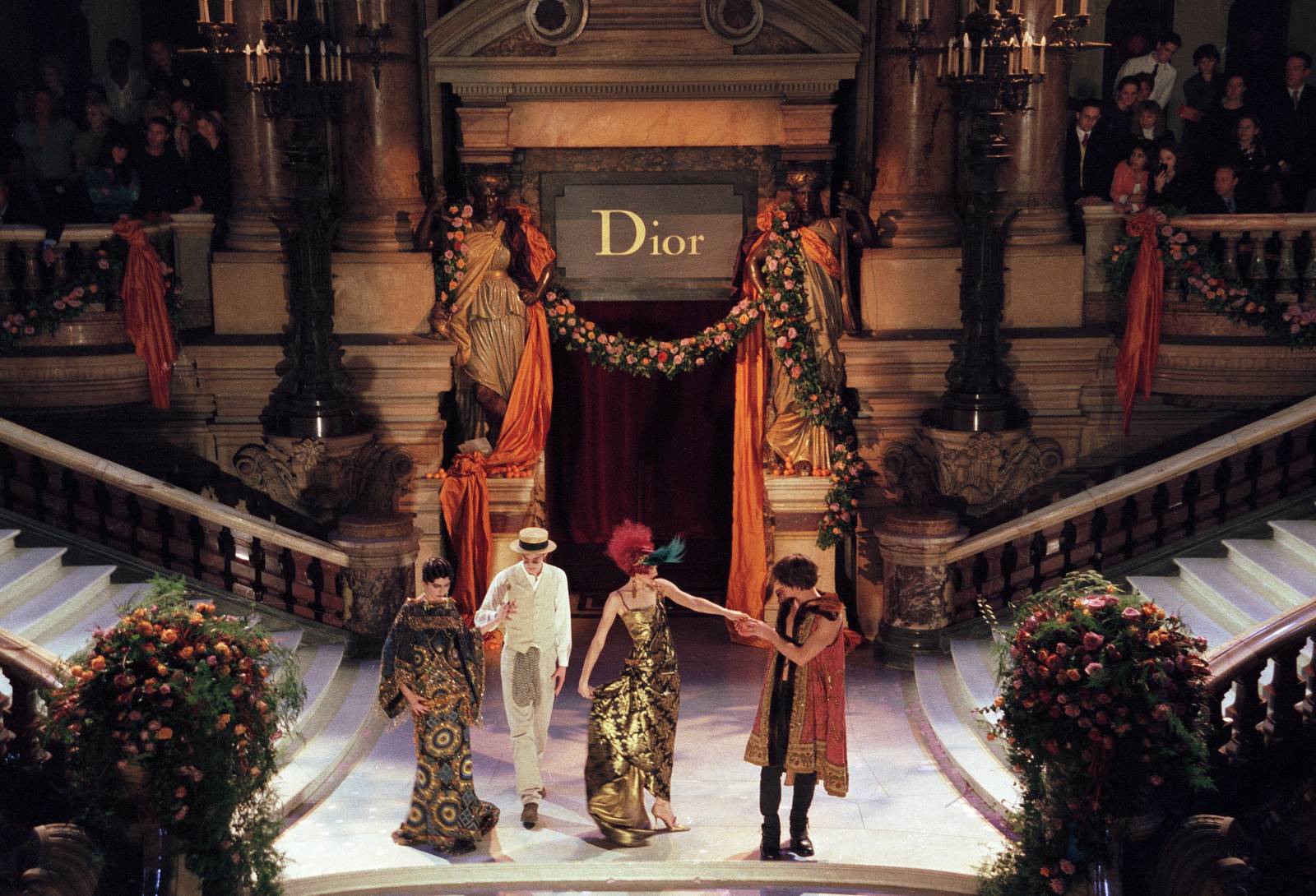 Suknie „Thamar” i „Tango”, Dior haute couture wiosna/lato 1998 (Fot. Getty Images)