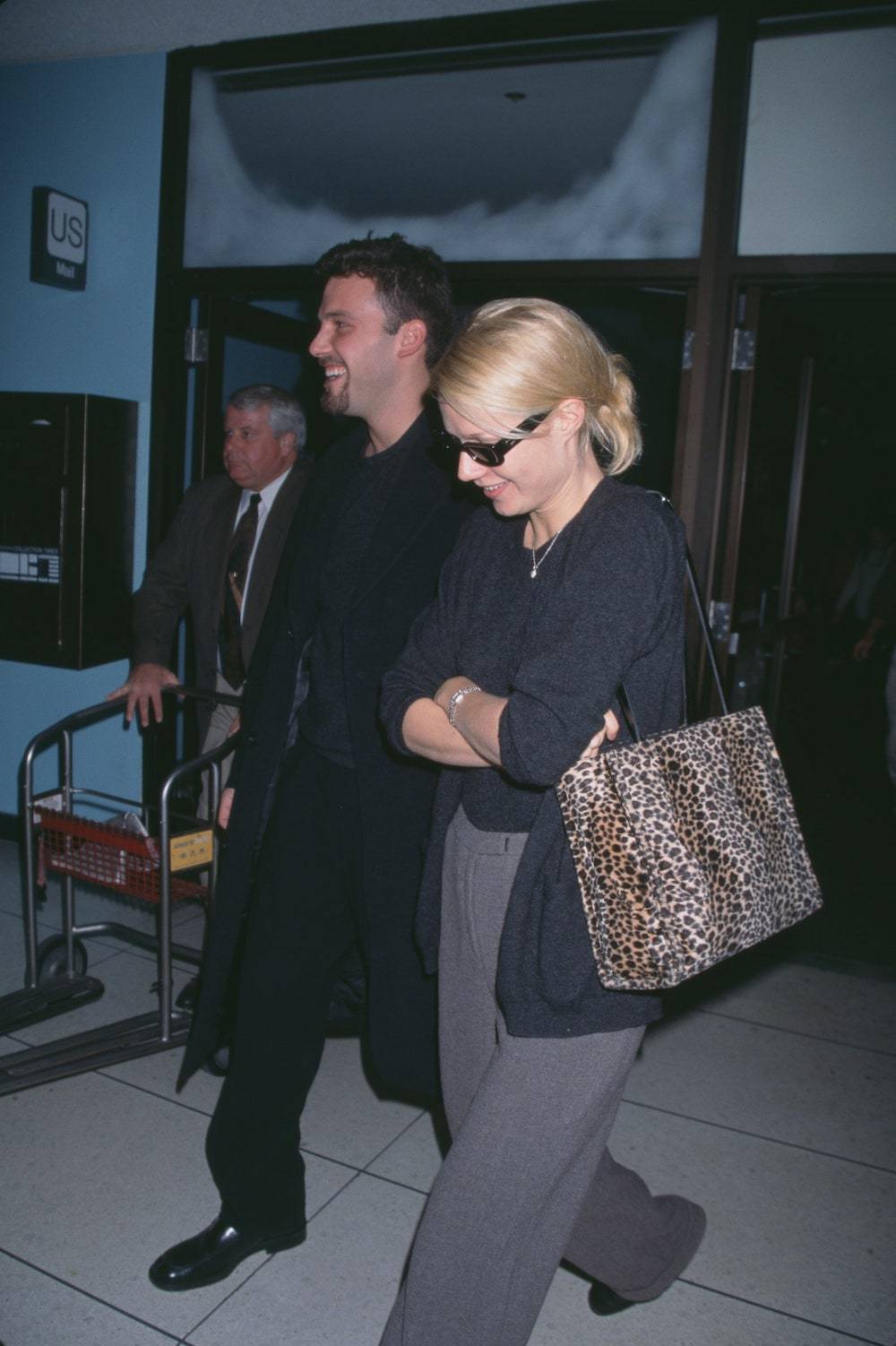 Ben Affleck i Gwyneth Paltrow w Los Angeles, grudzień 1998 r. (Fot. Getty Images)