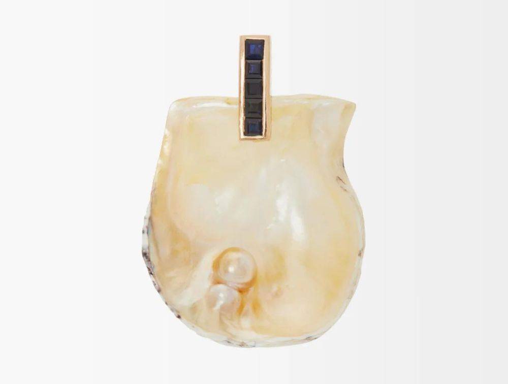 Biżuteria z perłami, wisior, Dezso, ok. 9640 zł (Fot. materiały prasowe)