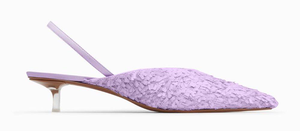 Najmodniejsze buty na wiosnę 2023: Mary Janes, baleriny, mokasyny i pantofelki na kaczuszce. Od przygotowanych na kwietniową niepogodę kozaków po pożądane pantofelki na kaczuszce i nieśmiertelne baleriny – oto najmodniejsze modele butów na wiosnę.