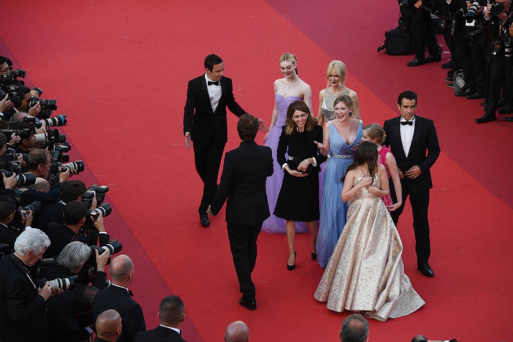 Elle Fanning, Nicole Kidman, Sofia Coppola, Kirsten Dunst, Colin Farrell i Angourie Rice podczas premiery filmu Na pokuszenie w Cannes (Fot. Getty Images)