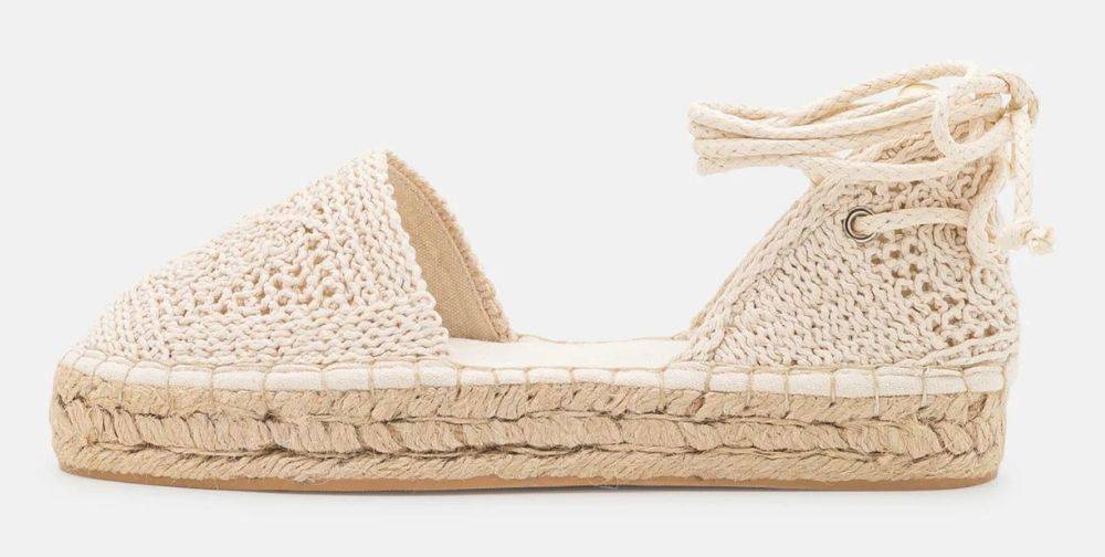 Płaskie klasyczne espadryle damskie beżowe, Anna Field, 149 zł (Fot. materiały prasowe)