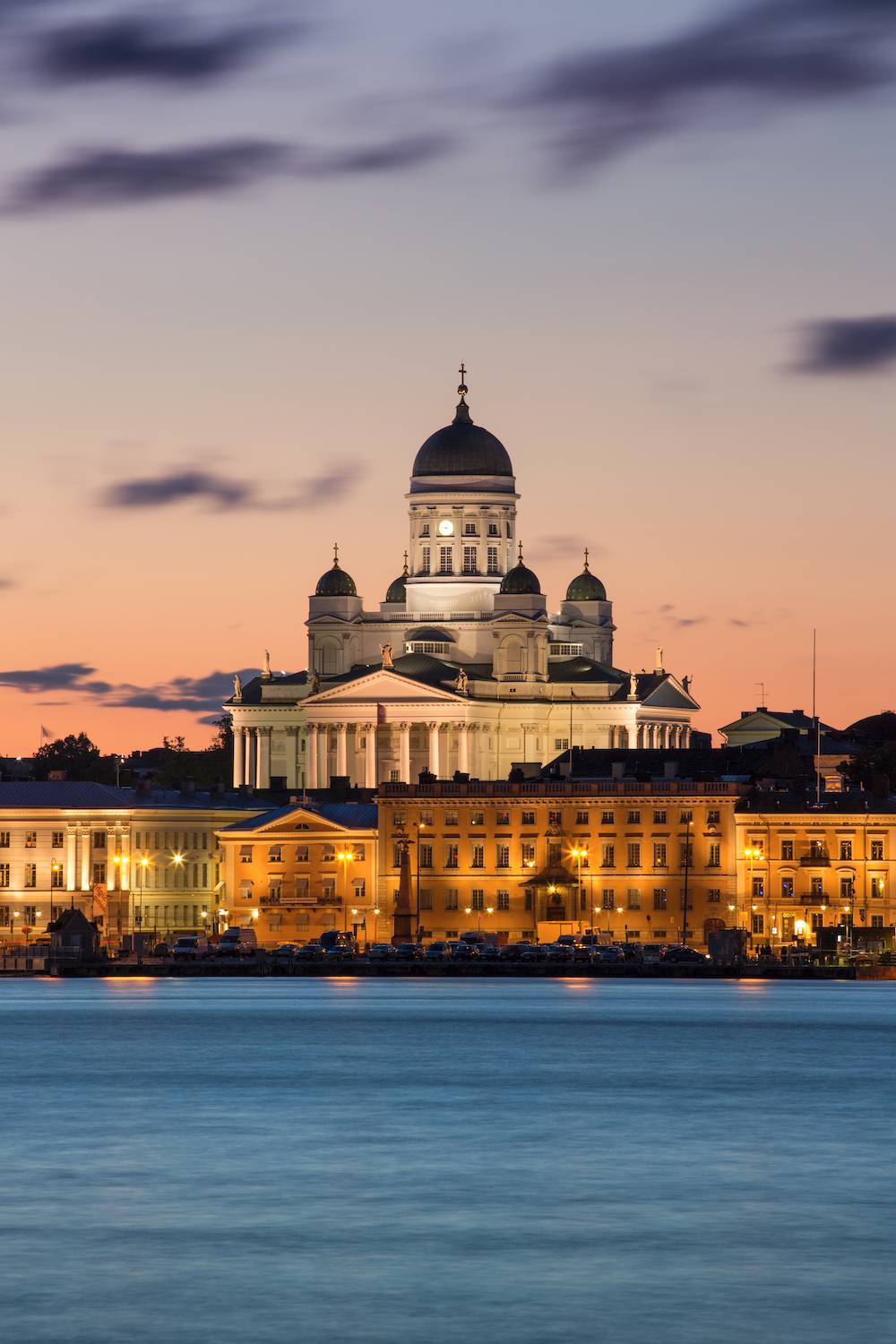 Według World Happiness Report najszczęśliwszym krajem świata jest Finlandia (Fot. Getty Images)