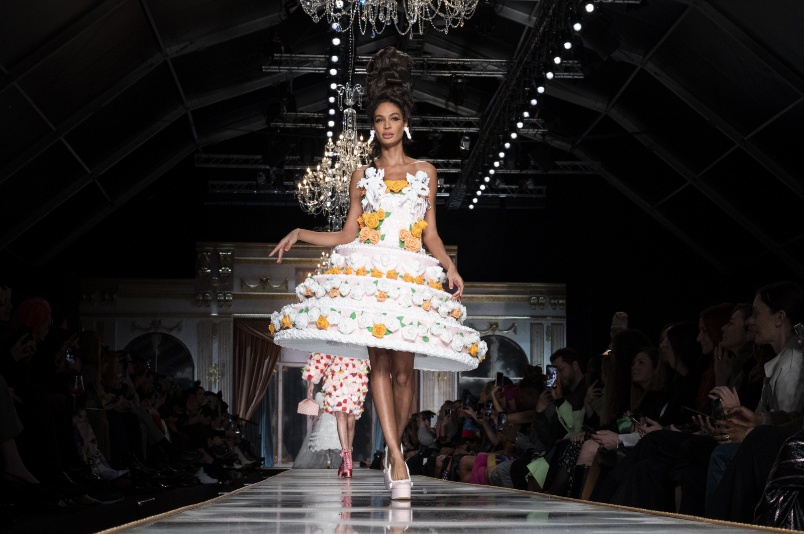 Moschino jesień-zima 2020/2021 (Fot. Pietro DAprano/Getty Images)