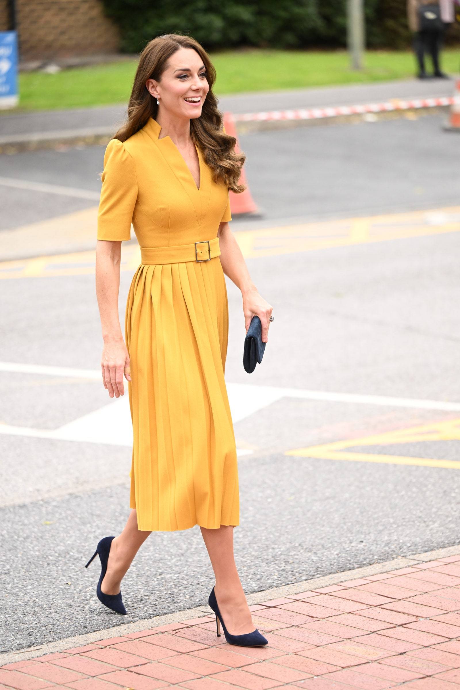 Sukienką marki Karen Millen księżna Kate pokazała, że nie rezygnuje ze swojej roli ambasadorki brytyjskiej mody dostępnej dla każdego (Fot. Getty Images)