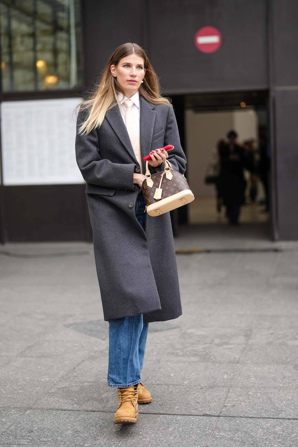 Stylowe obuwie Timberland pasuje nawet do eleganckich jeansów o prostej nogawce (Fot. Getty Images)