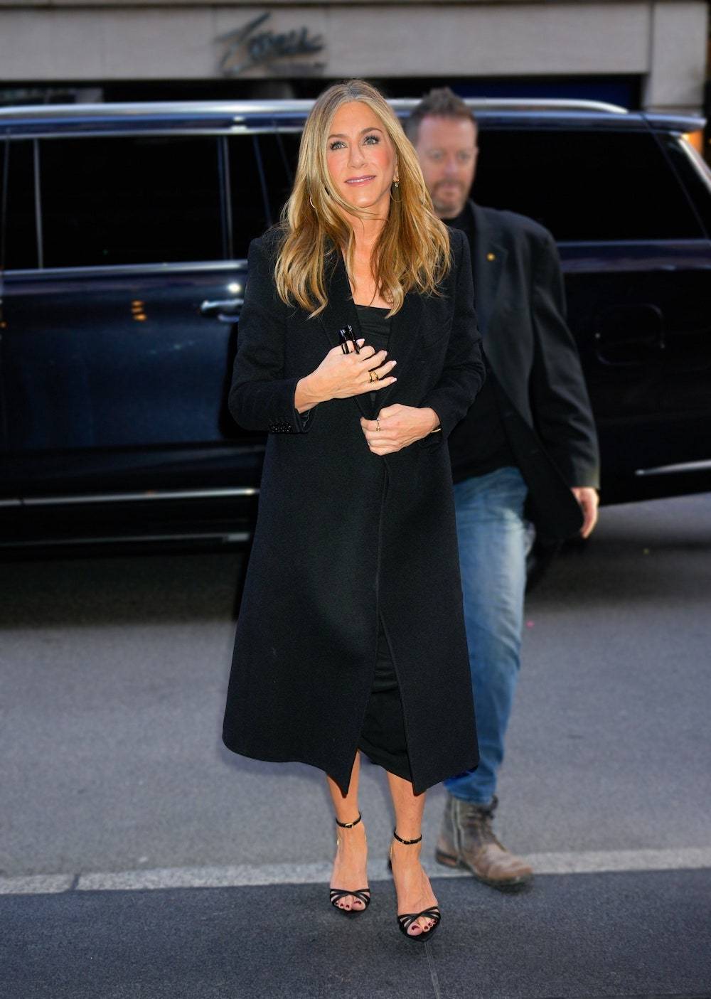 Jennifer Aniston pozostaje wierna małej czarnej od lat 90. XX wieku (Fot. Getty Images)