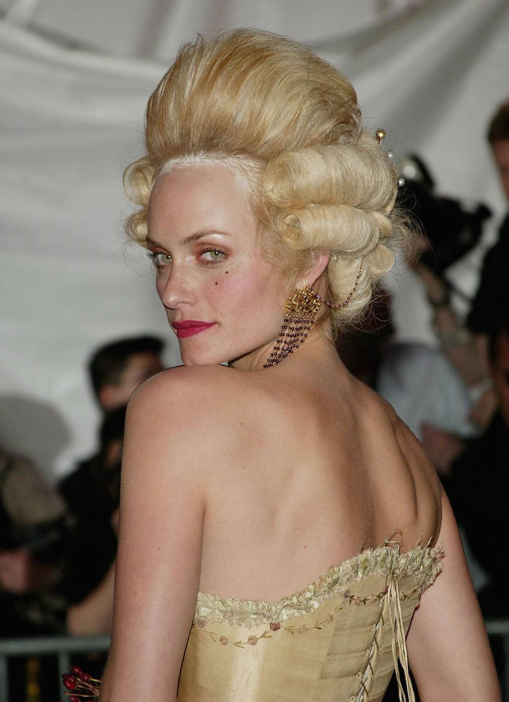 Amber Valletta, MET Gala 2004 (Fot. Getty Images)