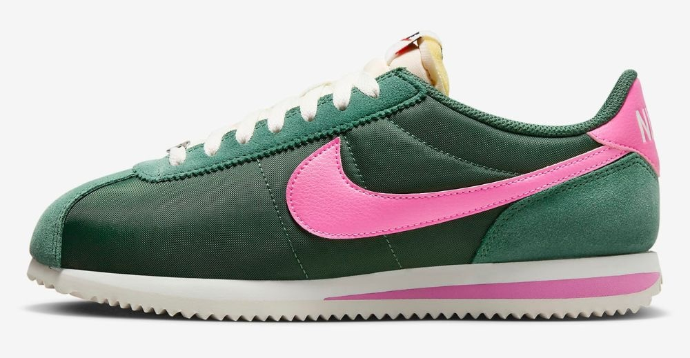 Modne sneakersy damskie w kolorze zielonym z różowym logo Nike, klasyczny styl i wyjątkowy design.