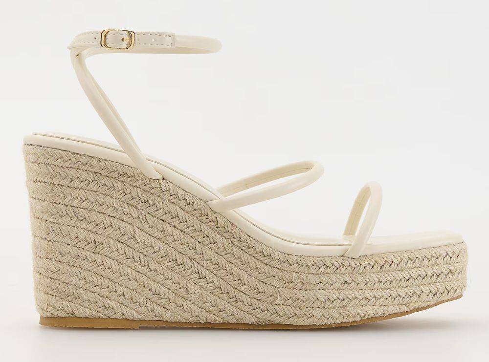Komfortowe espadryle damskie Reserved, przecenione na 65,99 zł (Fot. materiały prasowe)
