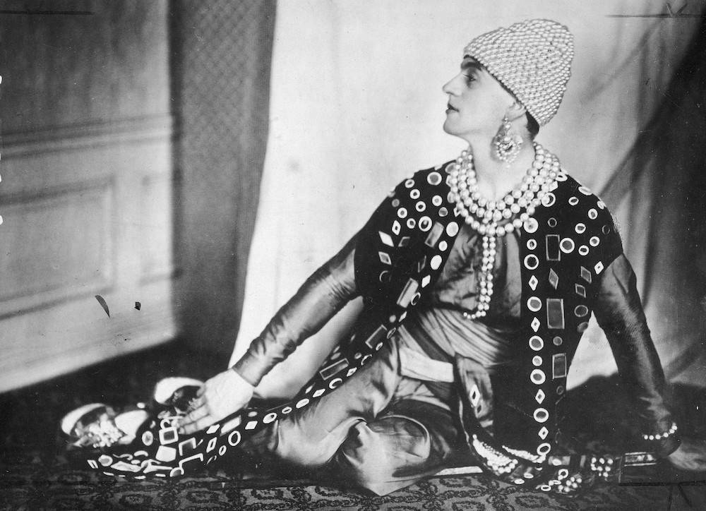 Antoine w stroju księcia perskiego według projektu Sary Lipskiej, odbitka fotograficzna, Narodowe Archiwum Cyfrowe