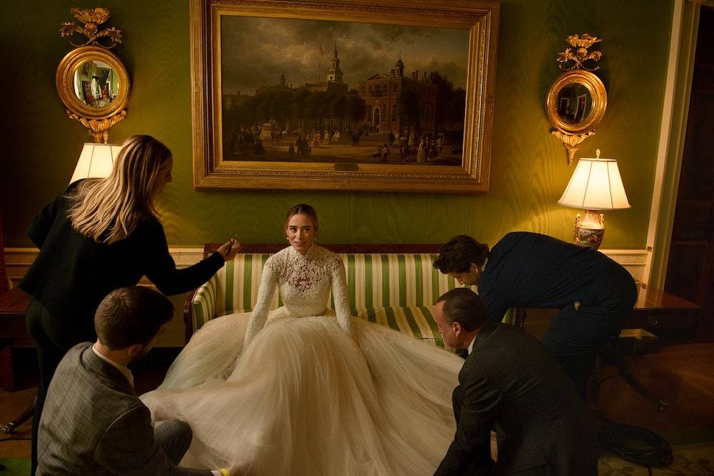 – Jak każda mała dziewczynka miałam w głowie pewną wizję. Byłam zachwycona suknią Grace Kelly – przyznaje panna młoda (Fot. Norman Jean Roy)