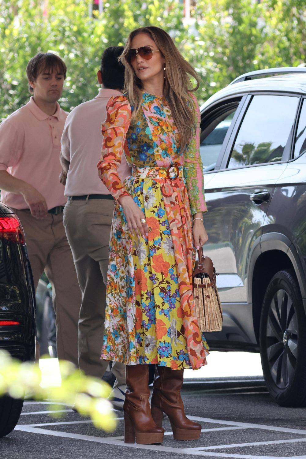 Jennifer Lopez w sukience boho (Fot. Backgrid/East News)
