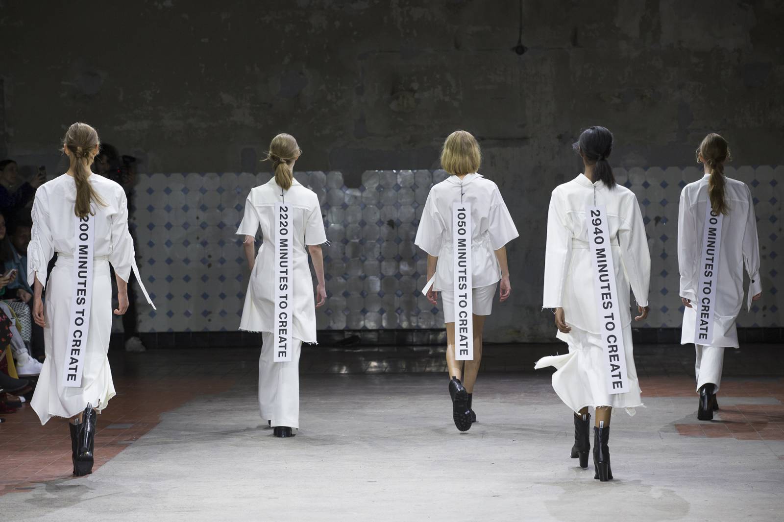 Pokaz Mykke Hofmann podczas tygodnia mody w Kopenhadze (Fot. Matt Jelonek/Wire Image)