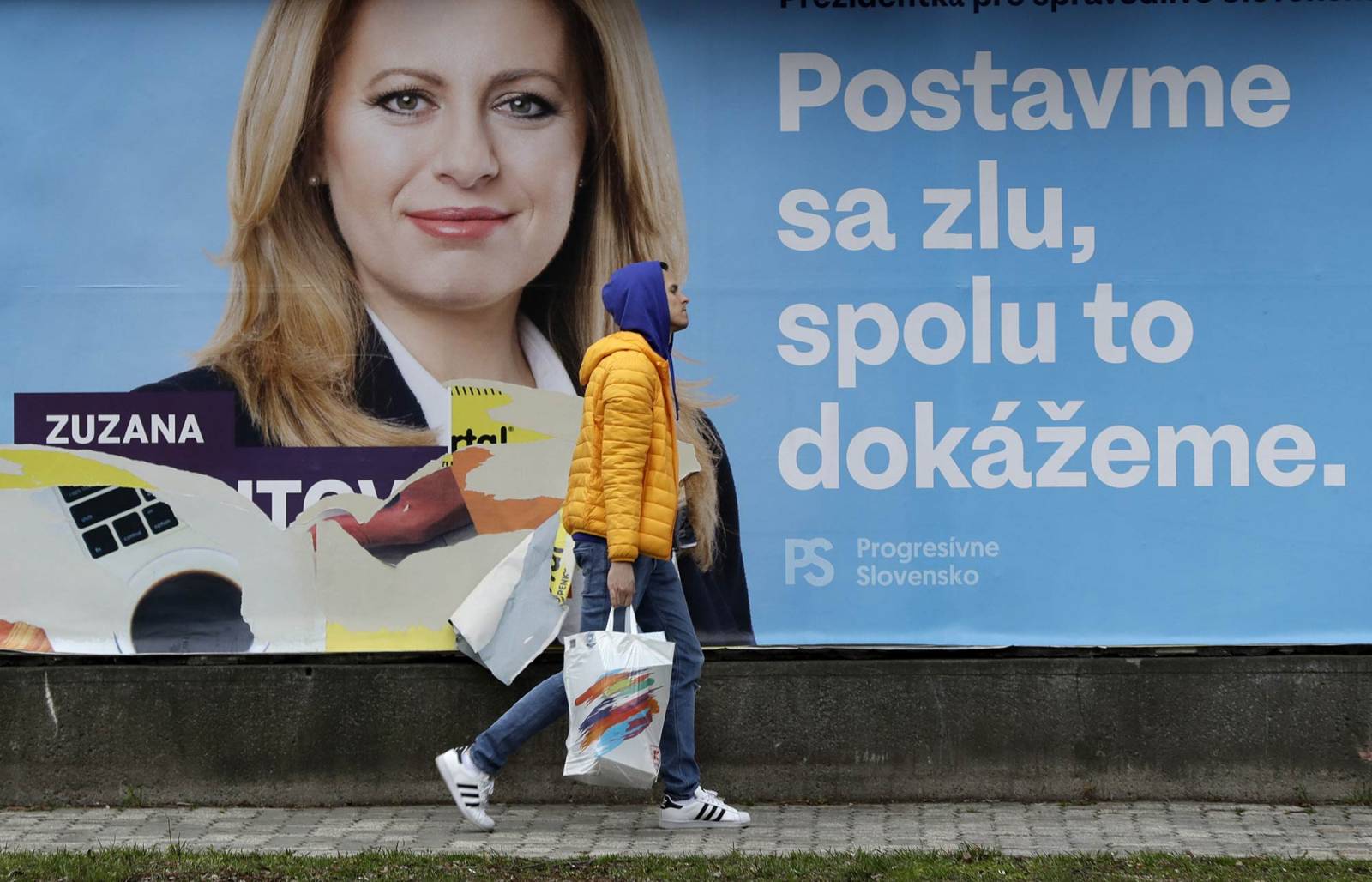 Plakat wyborczy (Fot. AP / Associated Press / East News)