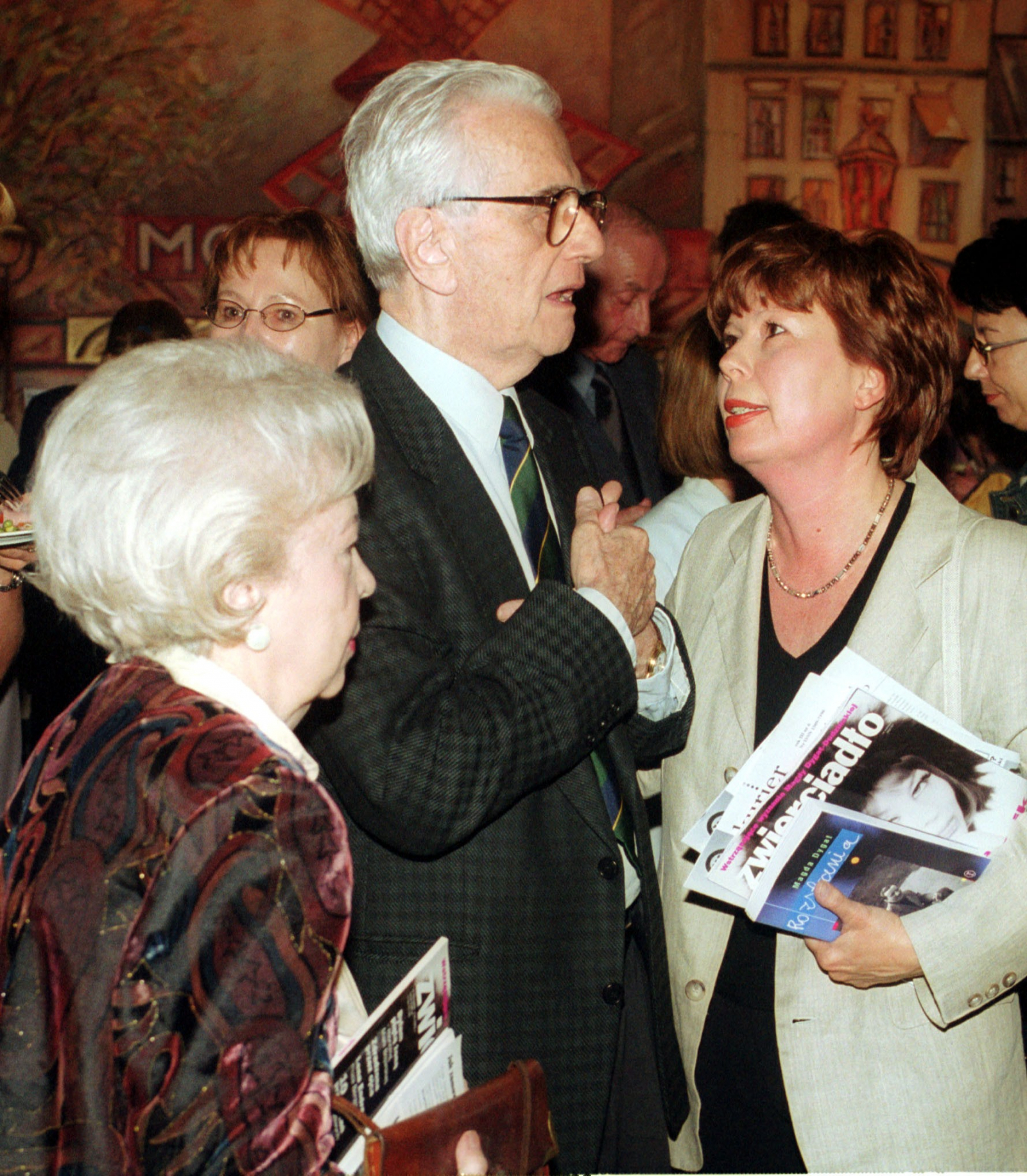 Andrzej Łapicki z żoną Zofią Chrzaszczewską i corką Zuzanna Łapicka (Fot. WOJTEK STEIN/REPORTER, EAST NEWS)